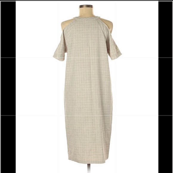 Coziness grey cold shoulder midi dress - Picture 2 of 2